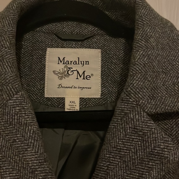 Juniors Maralyn and Me Long Coat. Size XXL - Picture 2 of 3